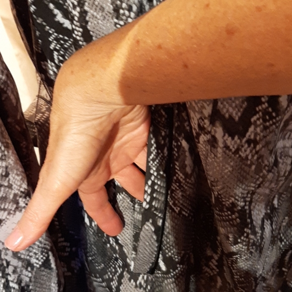 Dennis Basso snakeprint jacket - Picture 11 of 11